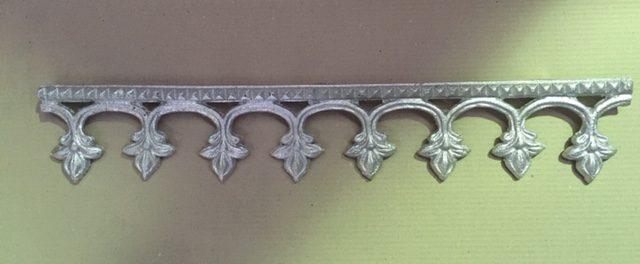 Horseshoe frieze